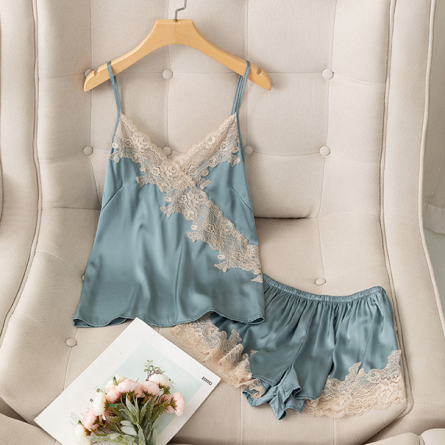 【預購】春夏季薄款冰絲吊帶短褲兩件套(3色)