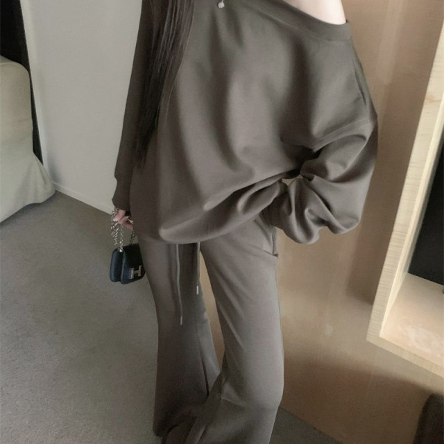 【預購】慵懶露肩衛衣高腰微喇叭長褲套裝(2色)