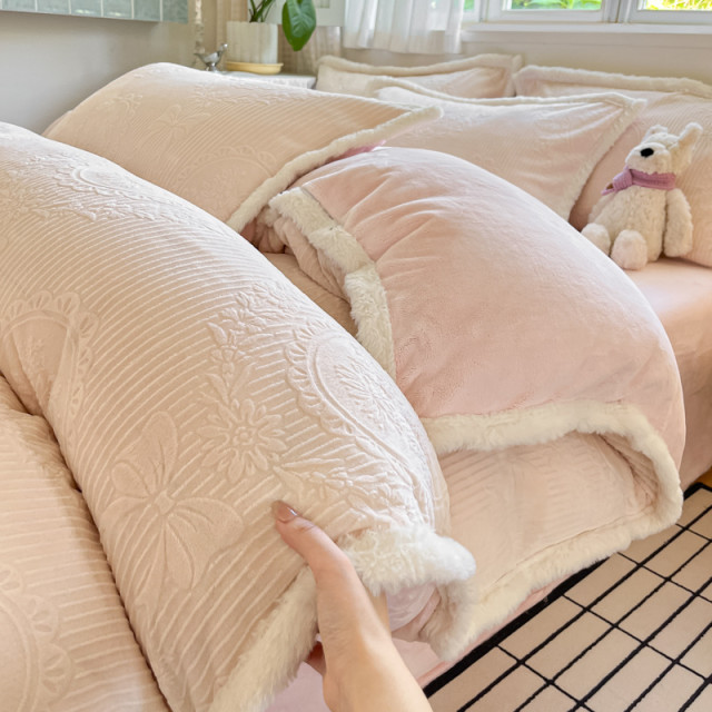 【預購】A類雕花牛奶絨四件組