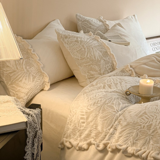 【預購】高級雕花牛奶絨四件組