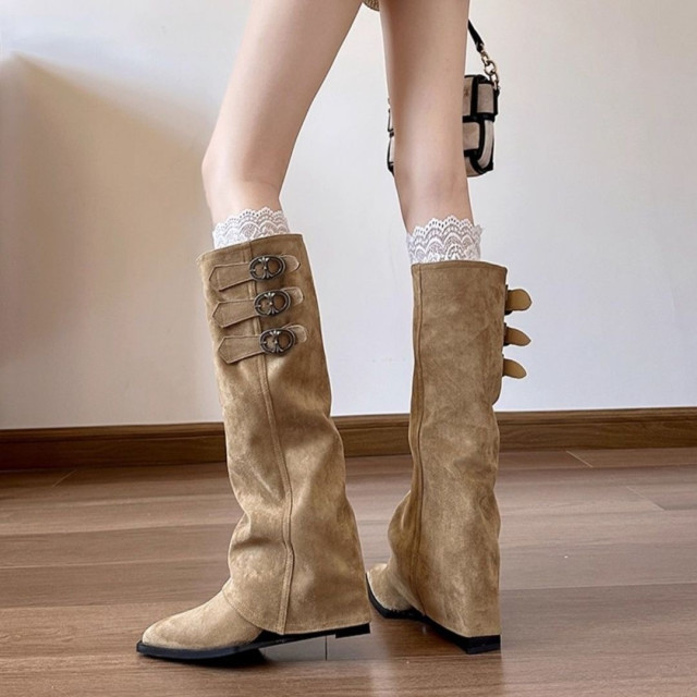 【預購】洋氣尖頭內增高顯瘦褲管靴