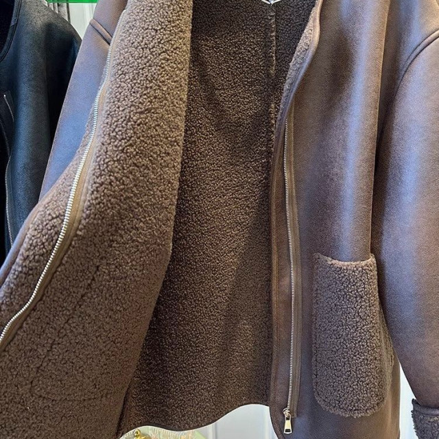 【預購】圓領拉鍊QQ毛拼接皮外套