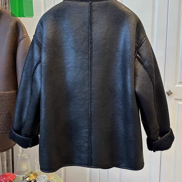 【預購】圓領拉鍊QQ毛拼接皮外套